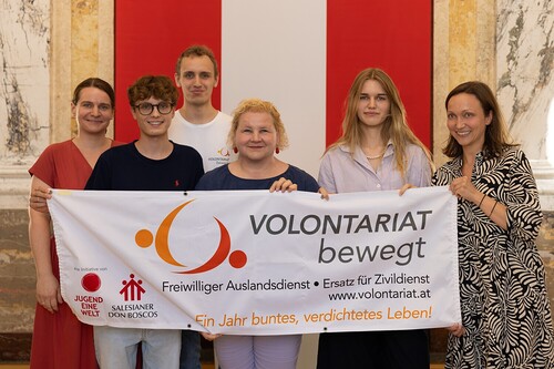 Ministerin Schumann würdigte junge Freiwillige für Auslandseinsätze / Clemens Manser i.A. des Sozialministeriums Ministerin Schumann würdigte junge Freiwillige für Auslandseinsätze