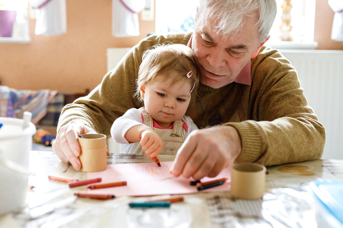 Baby mit Opa